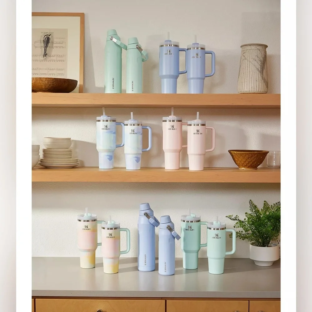 🎉LAST CHANCE🎉 Stanley 40 oz. Quencher H2.0 FlowState Tumbler Warm Serene - Picture 12 of 12